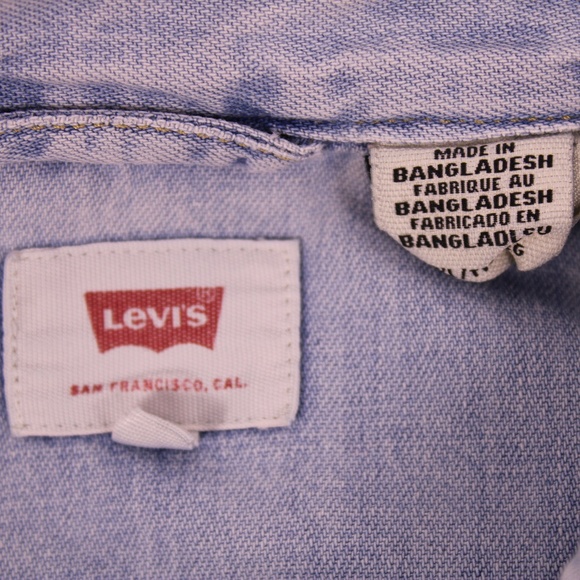0267-Levi’s Light Wash Denim Western Snap Shirt (Men’s L/XL) - Picture 7 of 10
